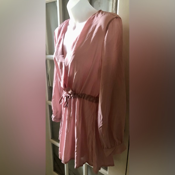 Women’s pink criss cross deep v romper shorts cinched with belt sheer in medium - Picture 2 of 5